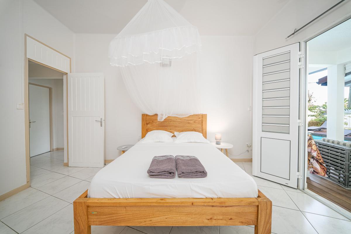 chambre 1-double-climatisee-villa-diamant (1)